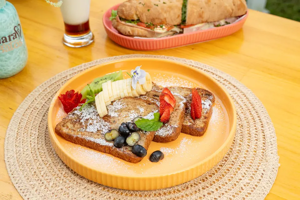 French toast with strawberries, blueberries and banana
